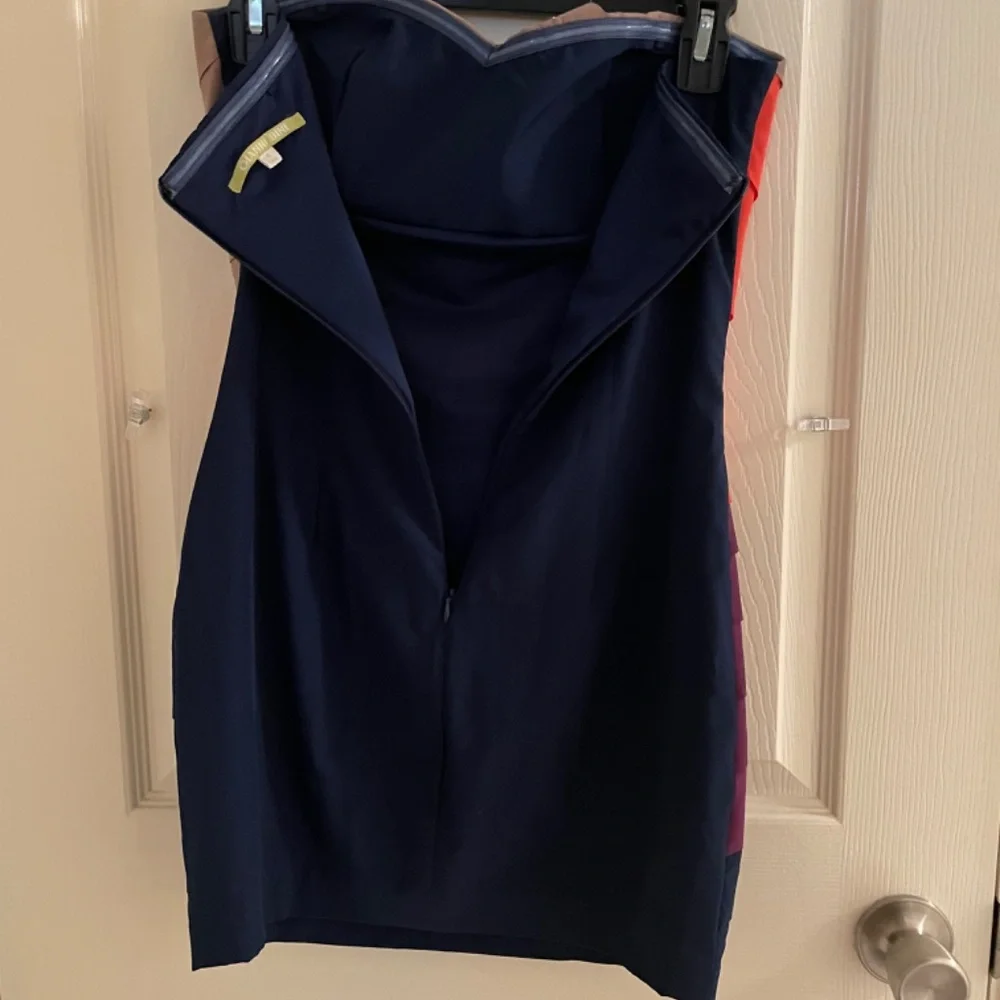 Dress - Picture 4 of 7